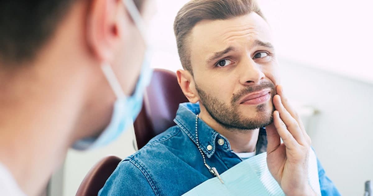 a man i having dental pain and has attended a dental office to get help, as he's dealing with common dental problems.